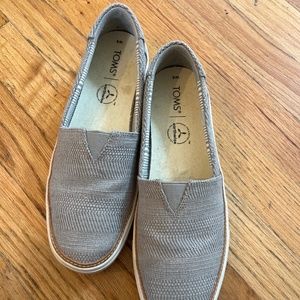 Tom’s women’s size 9 grey slip ons sneakers